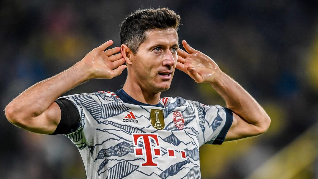 DORTMUND, GERMANY - AUGUST 17: Robert Lewandowski of München celebrates after scoring his team's third goal during the Supercup 2021 match between FC Bayern München and Borussia Dortmund at Signal Iduna Park on August 17, 2021 in Dortmund, Germany. (Photo by Alexander Scheuber/Bundesliga/Bundesliga Collection via Getty Images)